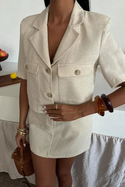 Traje de blazer entallado de manga corta y minifalda Jacqueline