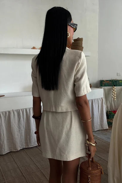 Traje de blazer entallado de manga corta y minifalda Jacqueline
