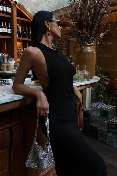 Vestido Elegante Alice con Detalle de Escote