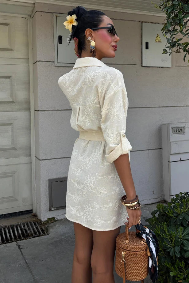 Vestido Suzene Bordado con Detalles de Botones Dorados